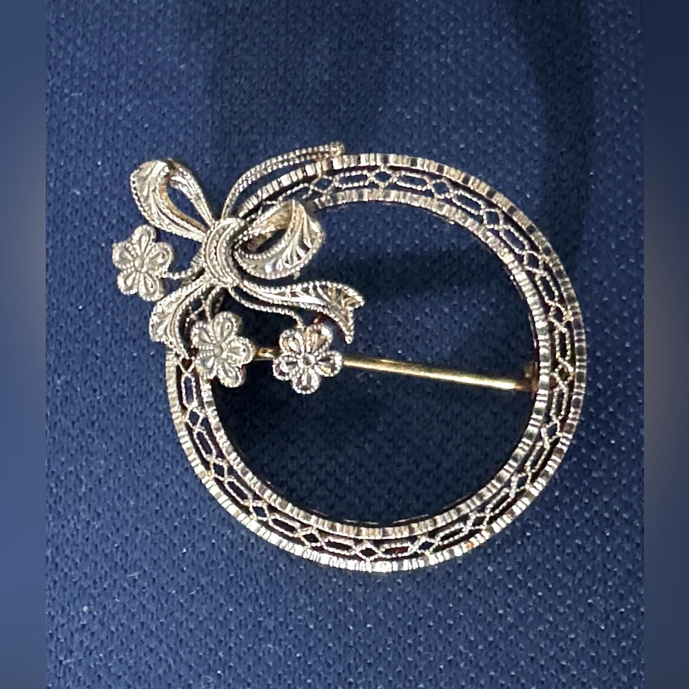 14K gold pin